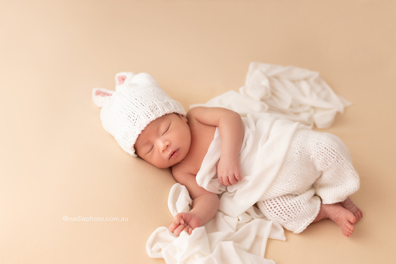 newborn photographer brisbane by Nadia Photo