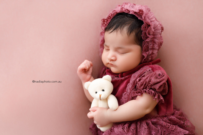 newborn photographer brisbane by Nadia Photo