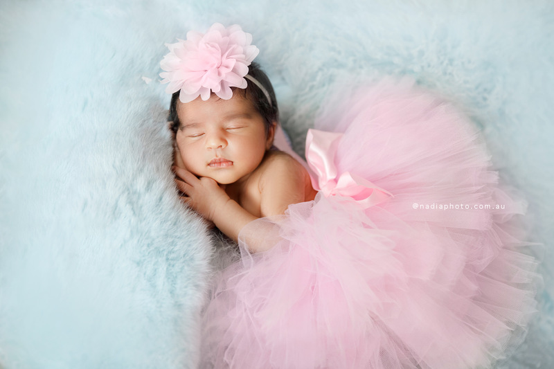 newborn photographer brisbane by Nadia Photo