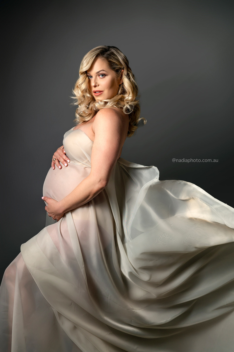 maternity photographer brisbane by Nadia Photo