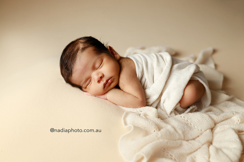 newborn photographer brisbane by Nadia Photo