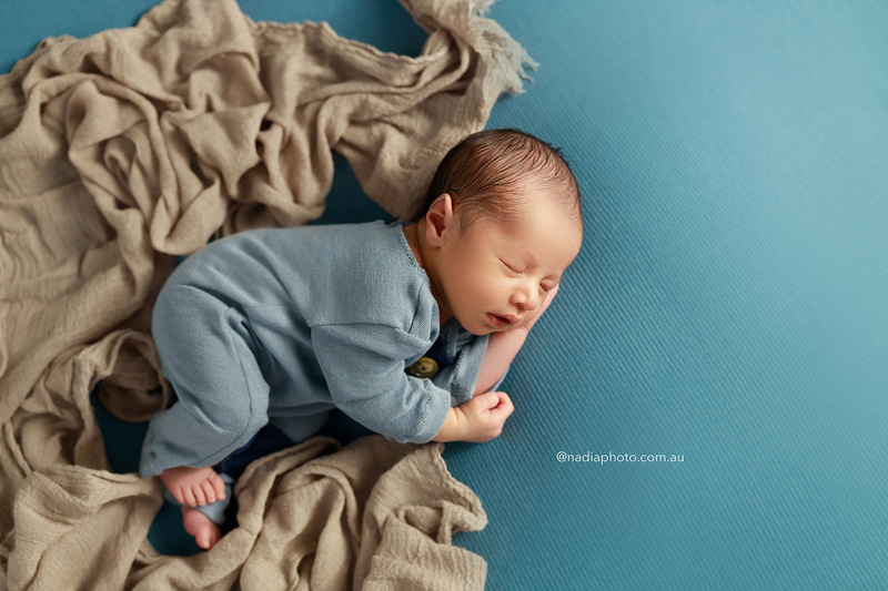 newborn photographer brisbane by Nadia Photo