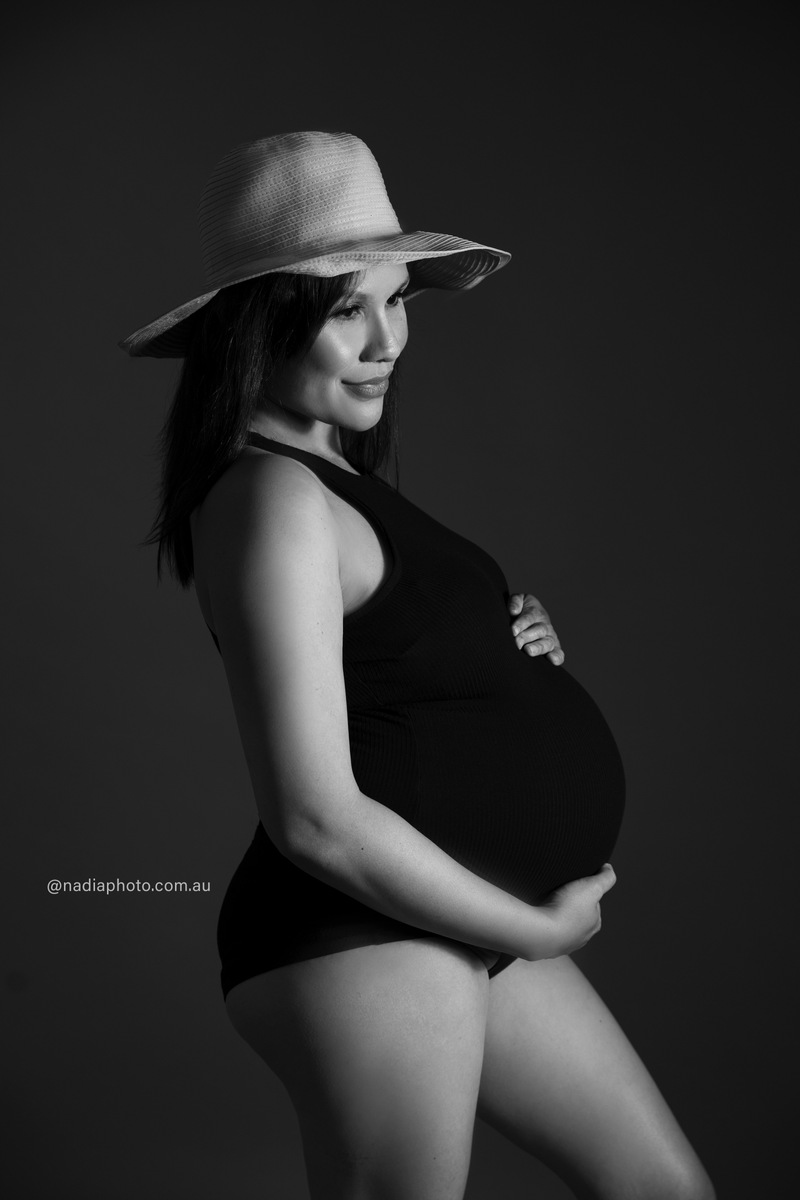 maternity photographer brisbane by Nadia Photo