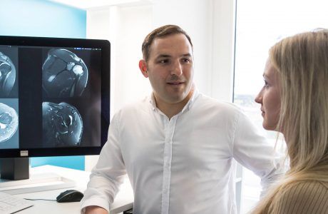 Dr Doyscher Orthopaedie Sportmedizin Besprechung mrt Befund