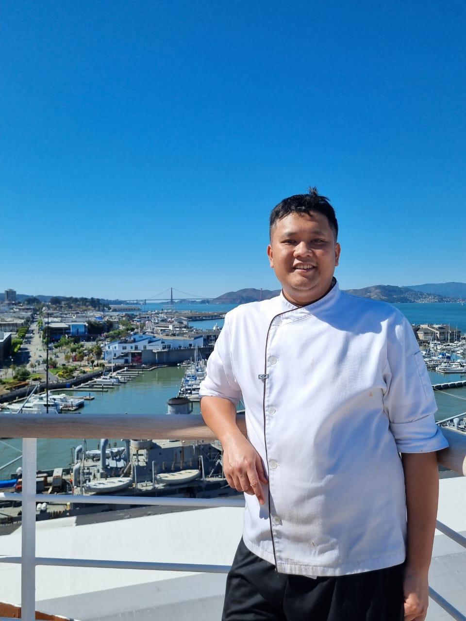 Ari Ramadhan practicing mise-en-place preparation