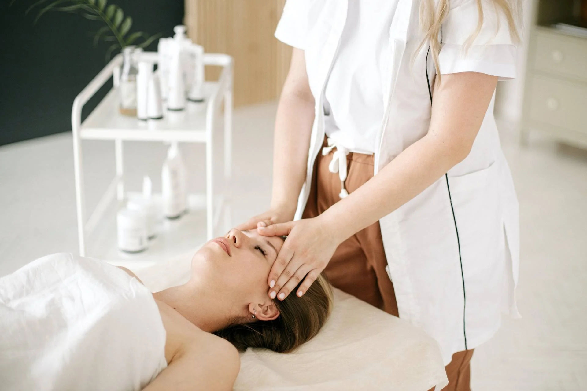 What Is a Cranial Sacral Massage? | Advanced CranioSacral Therapy Explained What Is a Cranial Sacral Massage? | Advanced CranioSacral Therapy Explained - AWomanHavingaHeadMassage
