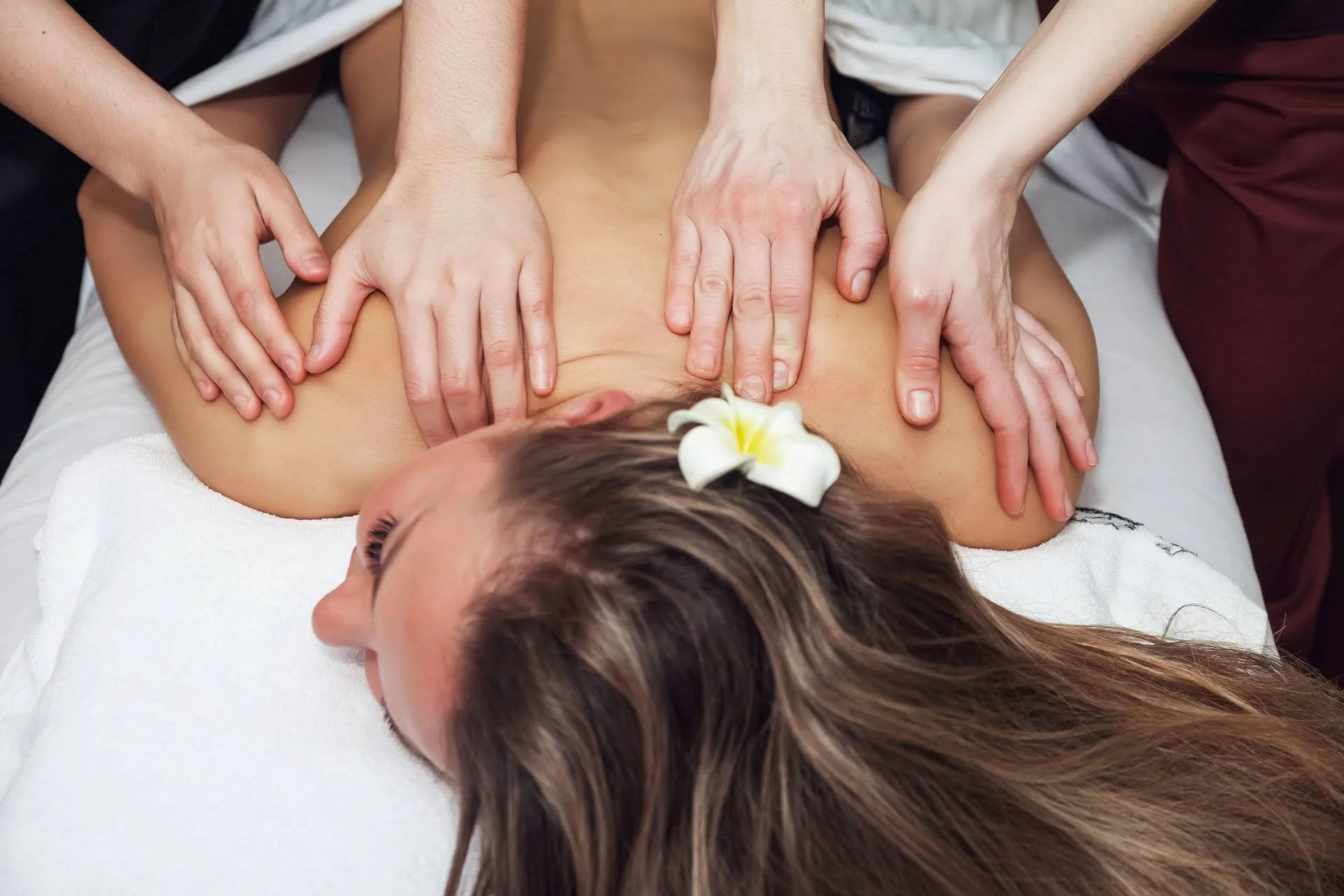 What is a 4 Hands Massage? What is a 4 Hands Massage? - MassageinfourhandsinSPAsalon 1