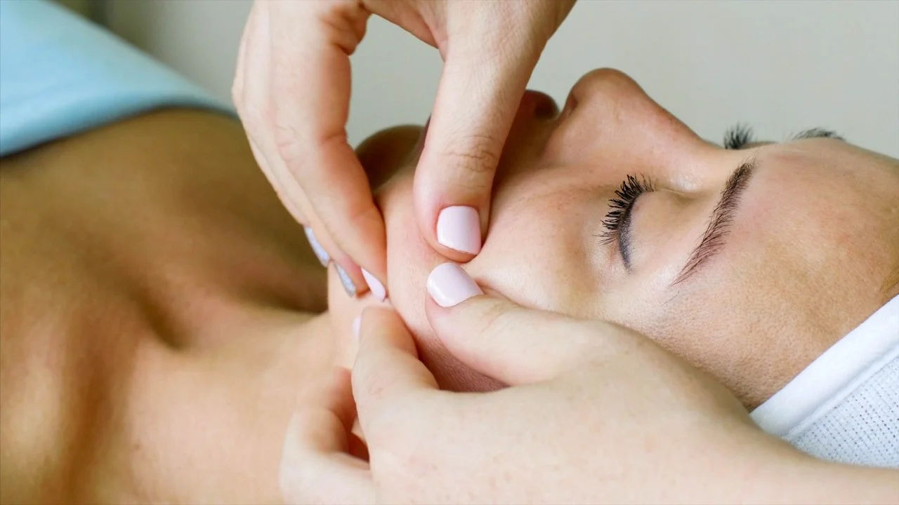 Blog Temporomandibular Massage: How to Relax Jaw Muscles & Relieve TMJ Pain