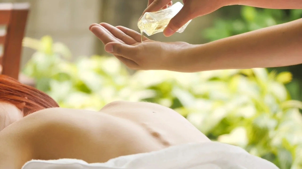 How to Use Massage Oil How to Use Massage Oil