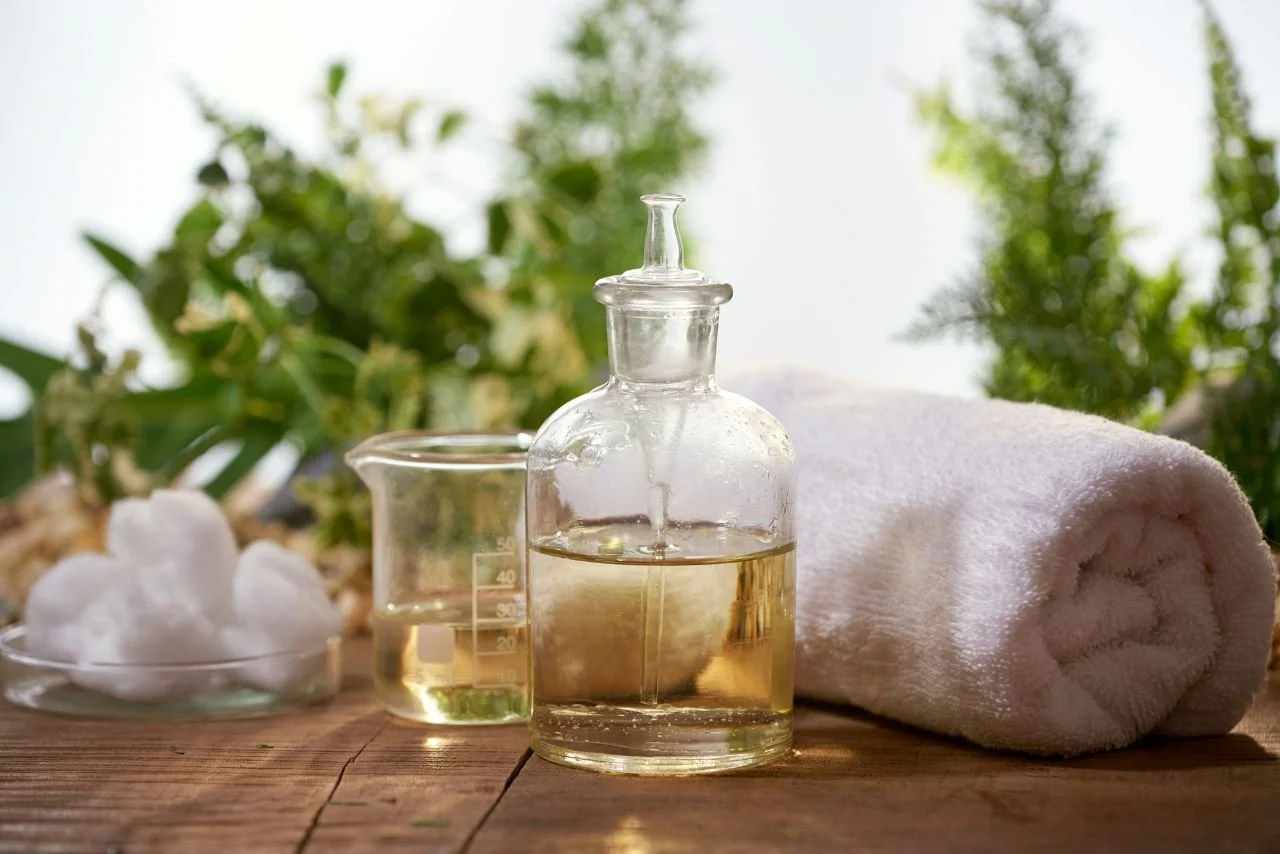 How to Use Massage Oil How to Use Massage Oil - howtousemassageoils 1