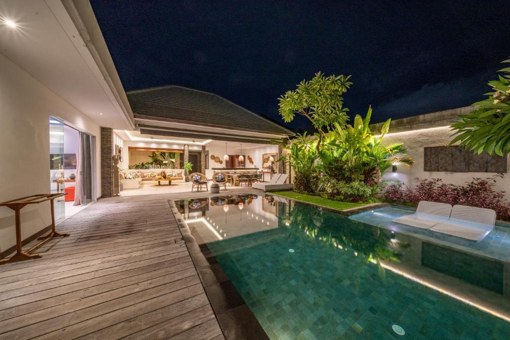 Modern Pool Escape