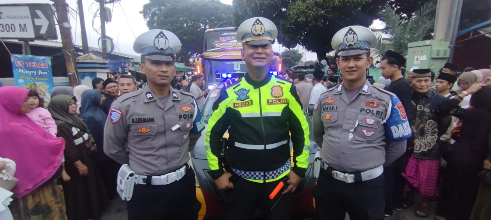 Polsek Limbangan Polres Garut Kawal Keberangkatan Jemaah Haji Kloter 51 