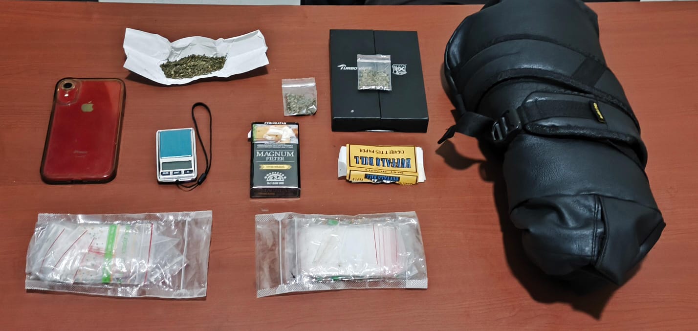 Barang Bukti Ganja.jpg