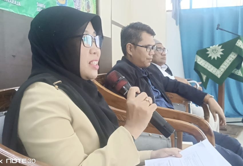 Bedah Buku (g).jpg Bedah Buku (g).jpg