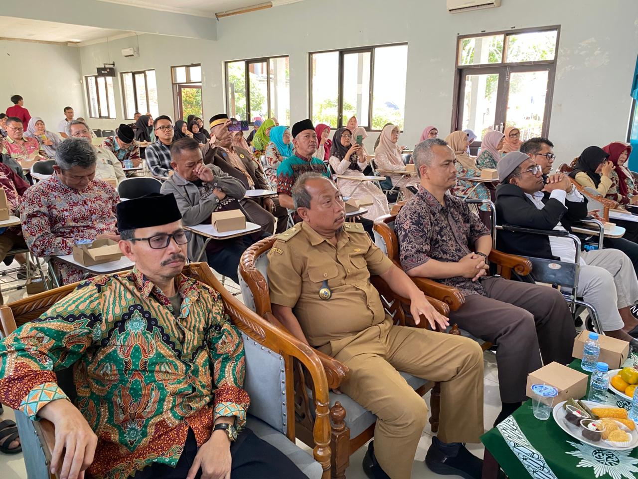 Bedah buku (c).jpg Bedah buku (c).jpg