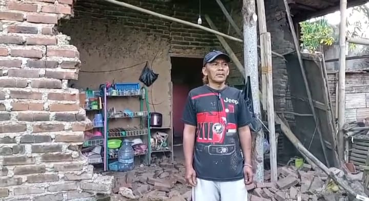 Enut pemilik rumah yang ambruk.jpg