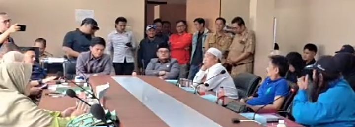 KH. Ujang Qudsi, Pimpinan Pontren SUCI 2 Garut.jpg