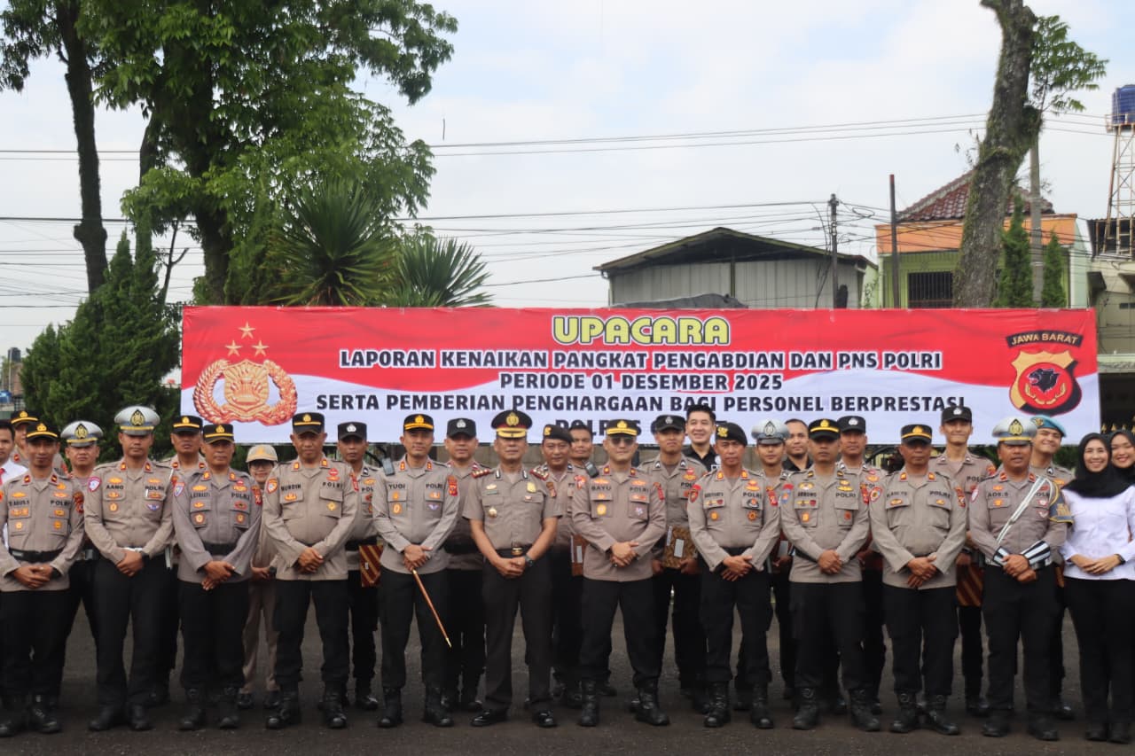 Kapolres Garut Pimpin Upacara Kenaikan Pangkat (1).jpg Kapolres Garut Pimpin Upacara Kenaikan Pangkat (1).jpg