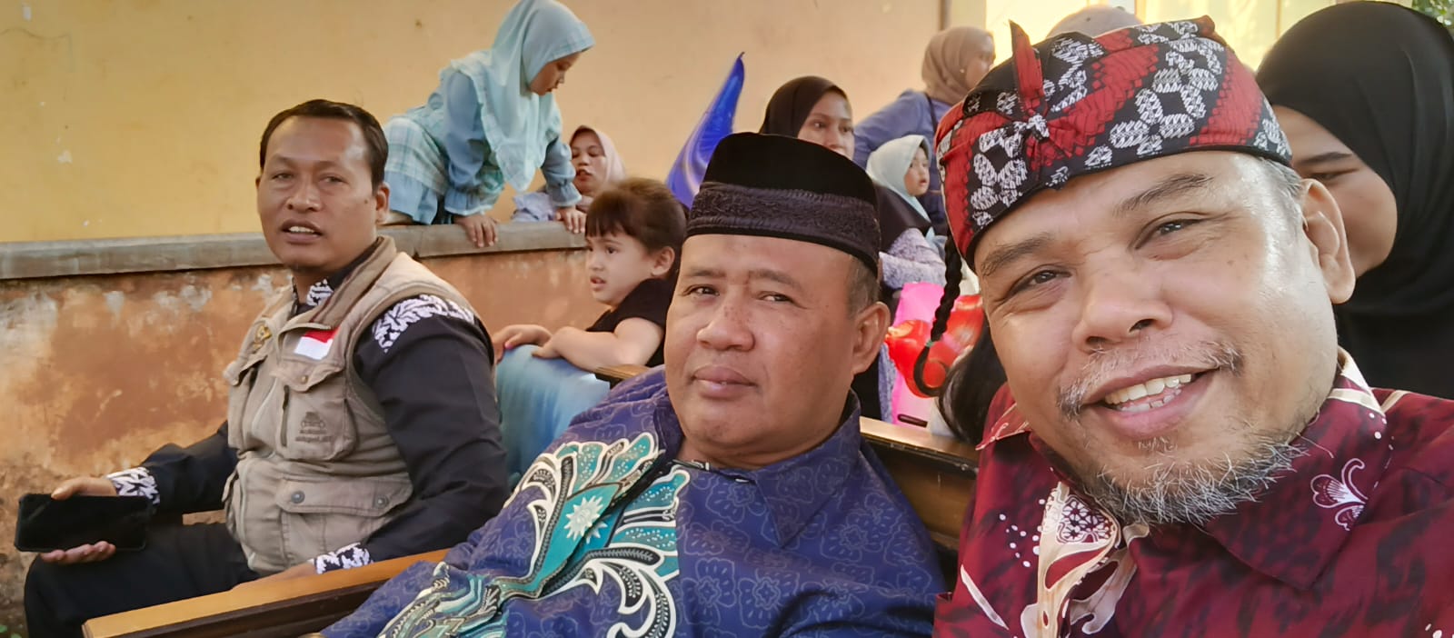 Kenaikan Kelas dan Perpisahan (a).jpg Kenaikan Kelas dan Perpisahan (a).jpg