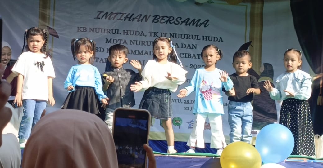Kenaikan Kelas dan Perpisahan (c).jpg Kenaikan Kelas dan Perpisahan (c).jpg