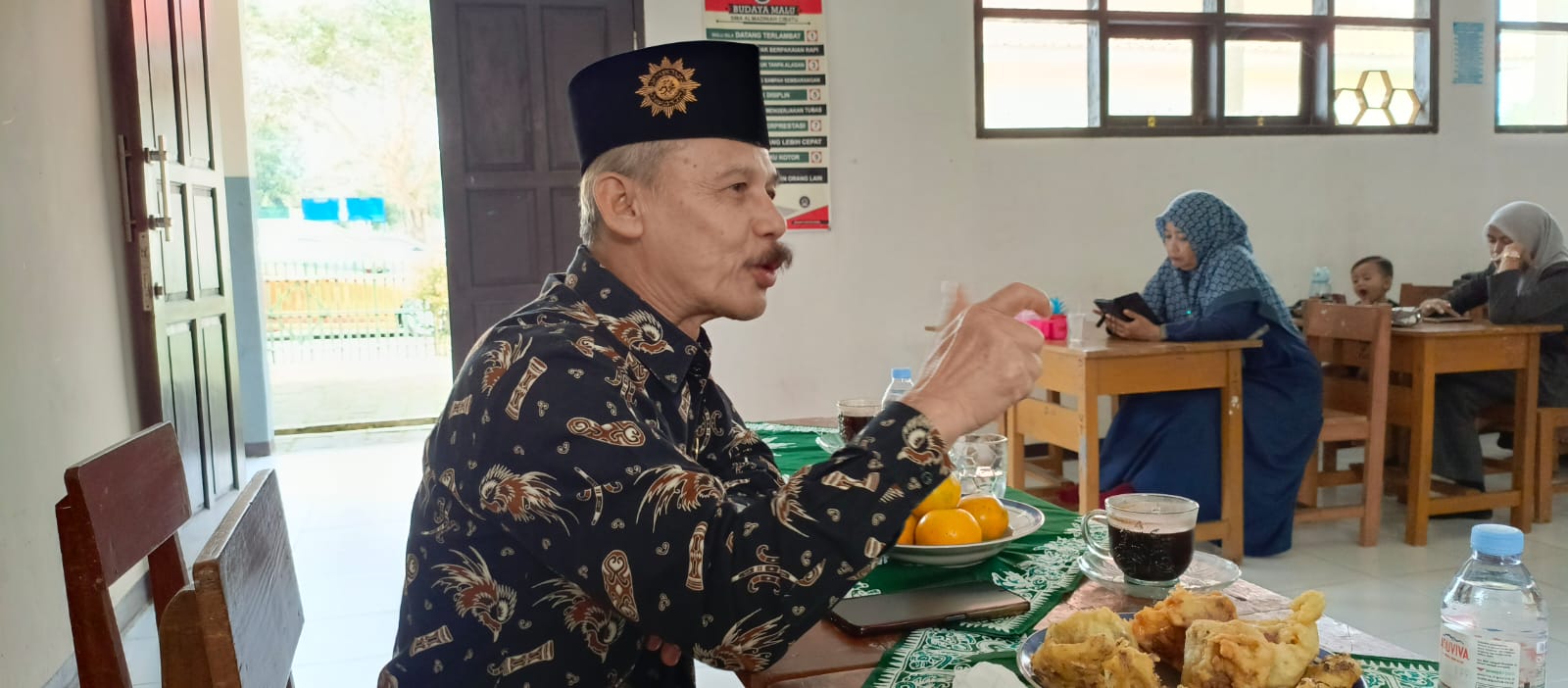 Ketua Majelis Dikdasmen PNF Muhammadiyah Jabar Asesmen SMA Al-Madinah Cibatu (a).jpg Ketua Majelis Dikdasmen PNF Muhammadiyah Jabar Asesmen SMA Al-Madinah Cibatu (a).jpg