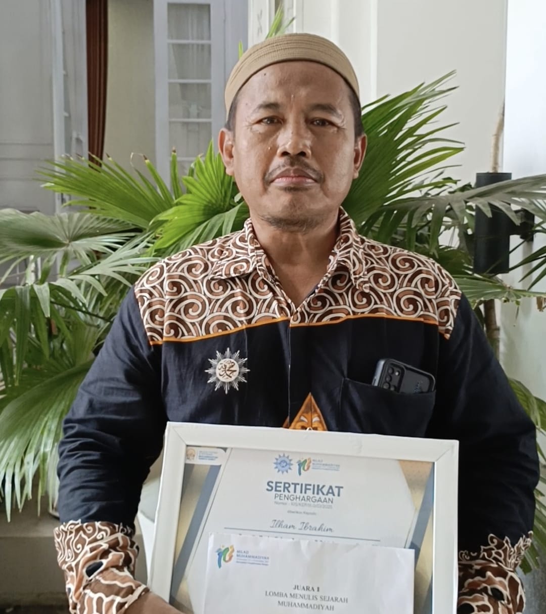 Orang Tua Ilham, Penulis Terbaik Kesatu.jpg