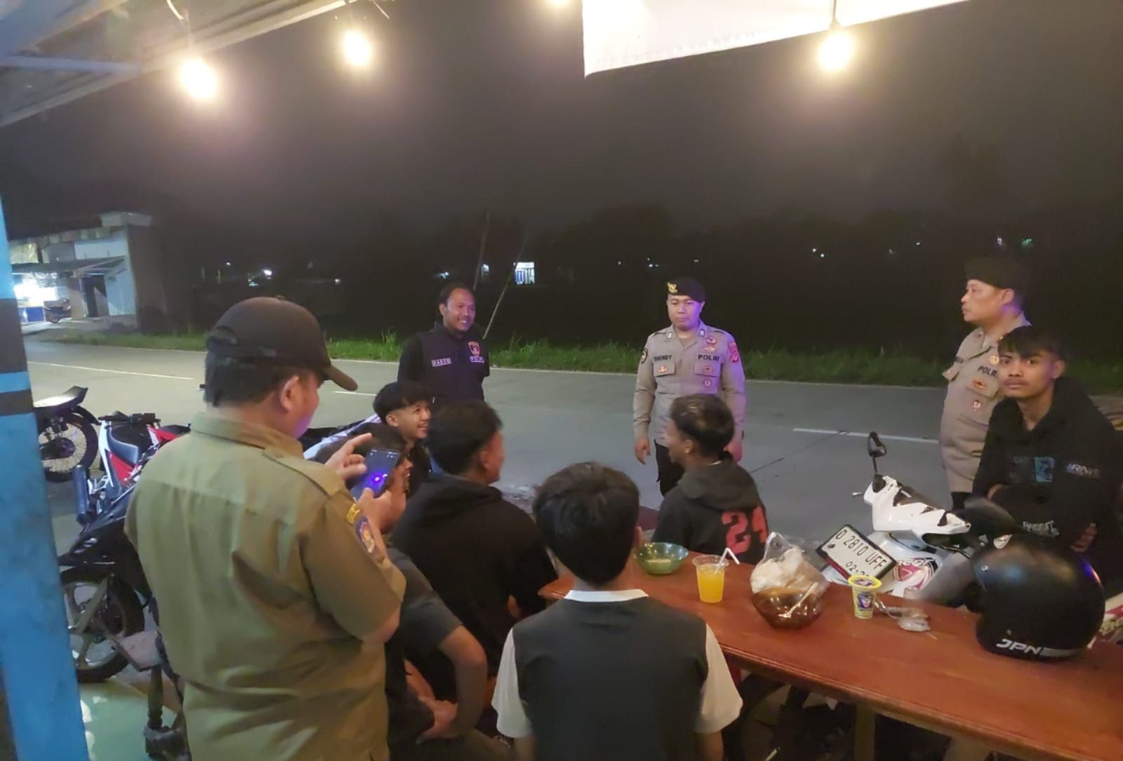 Patroli jam malam para pelajar (1).jpg