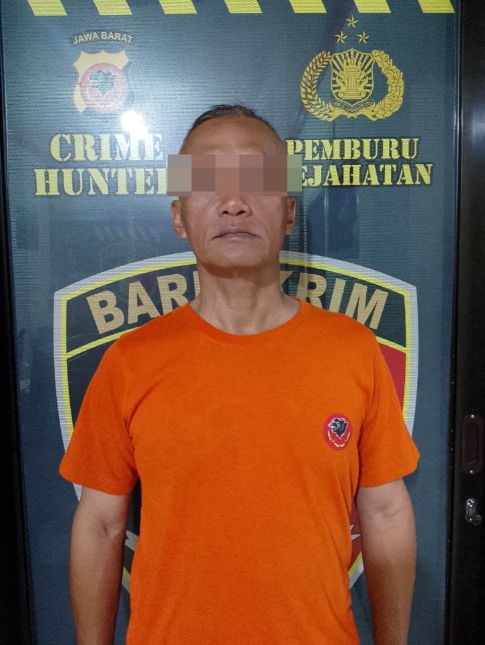 Pe;aku penganiyayaaan dengan gagang cangkul.jpg Pe;aku penganiyayaaan dengan gagang cangkul.jpg
