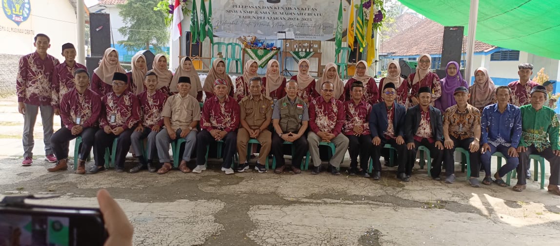 Pelepasan Siswa-siswi SMP dan SMA Al-Madinah (a).jpg