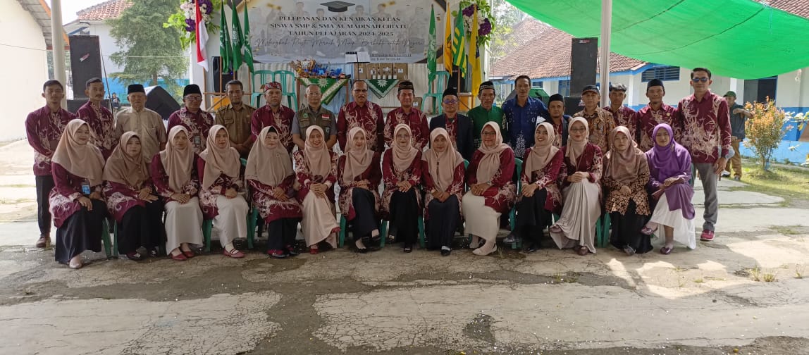 Pelepasan Siswa-siswi SMP dan SMA Al-Madinah (b).jpg