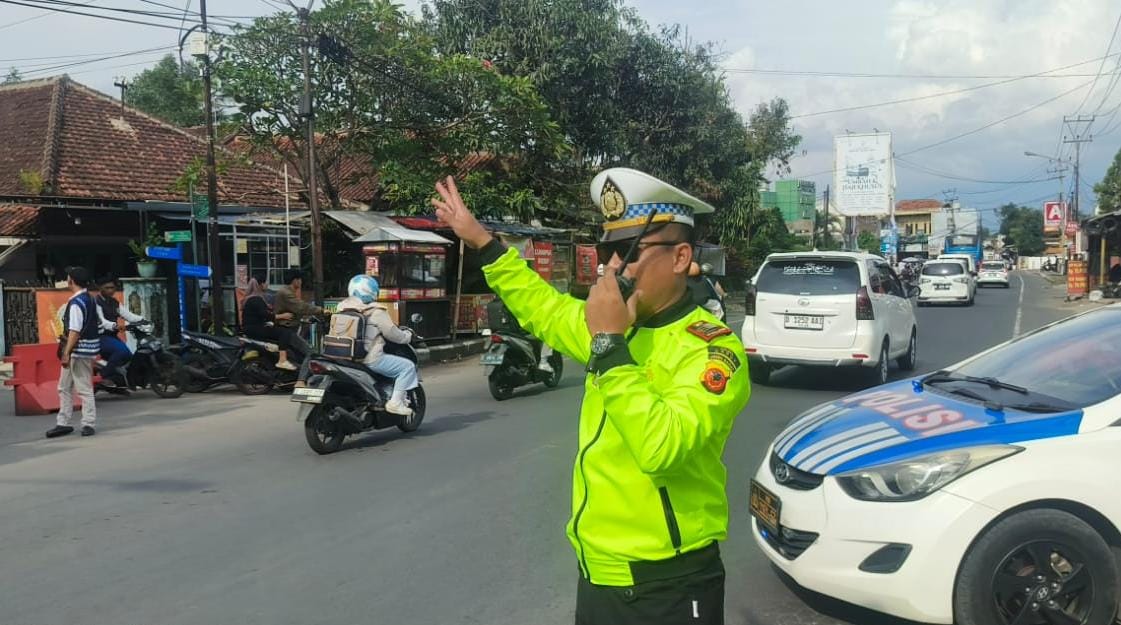 Polres Garut Terapkan One Way 6 Kali (1).jpg Polres Garut Terapkan One Way 6 Kali (1).jpg
