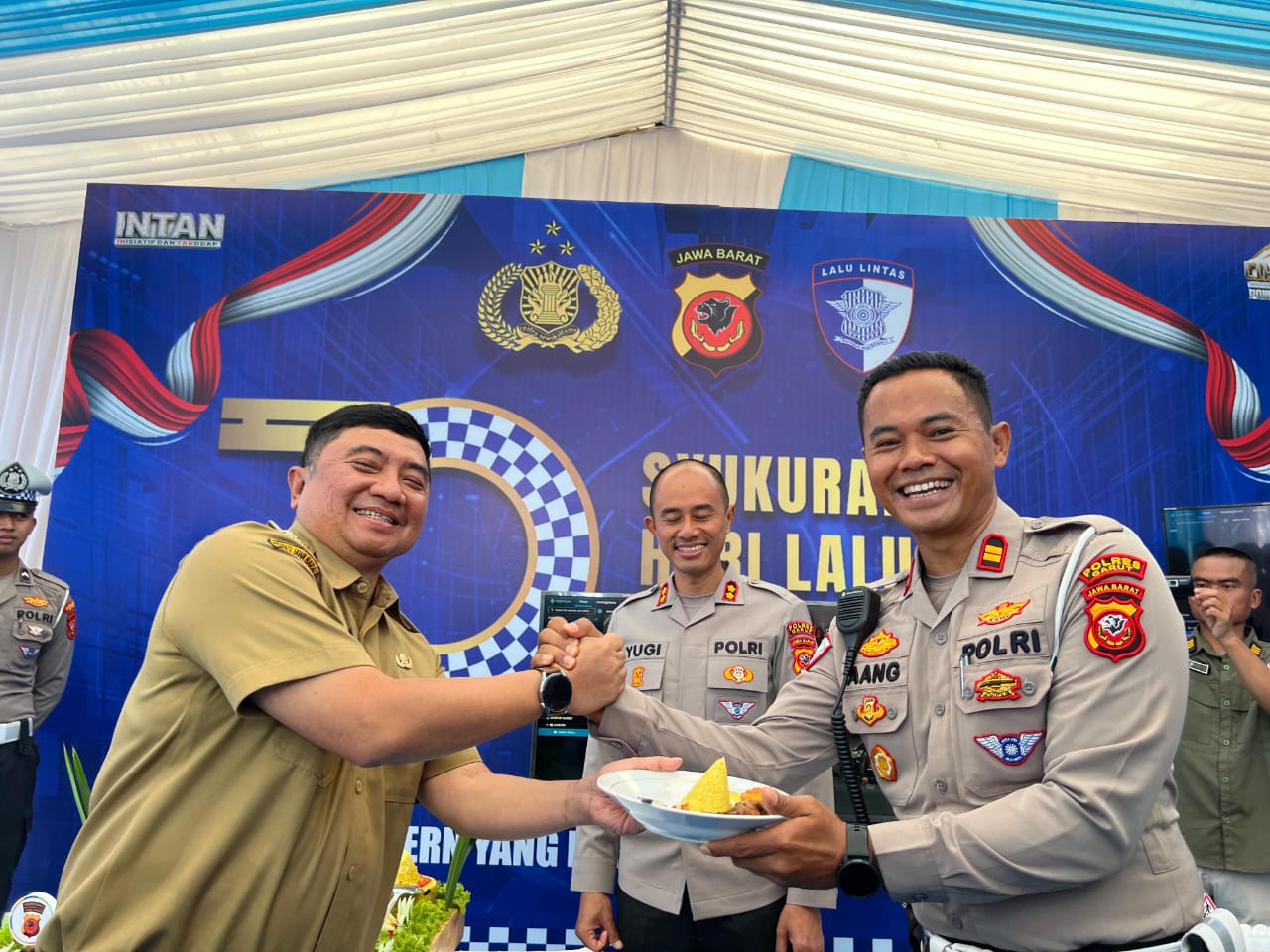 Potong Tumpeng di Groundbreaking ETLE Garut (1).jpg