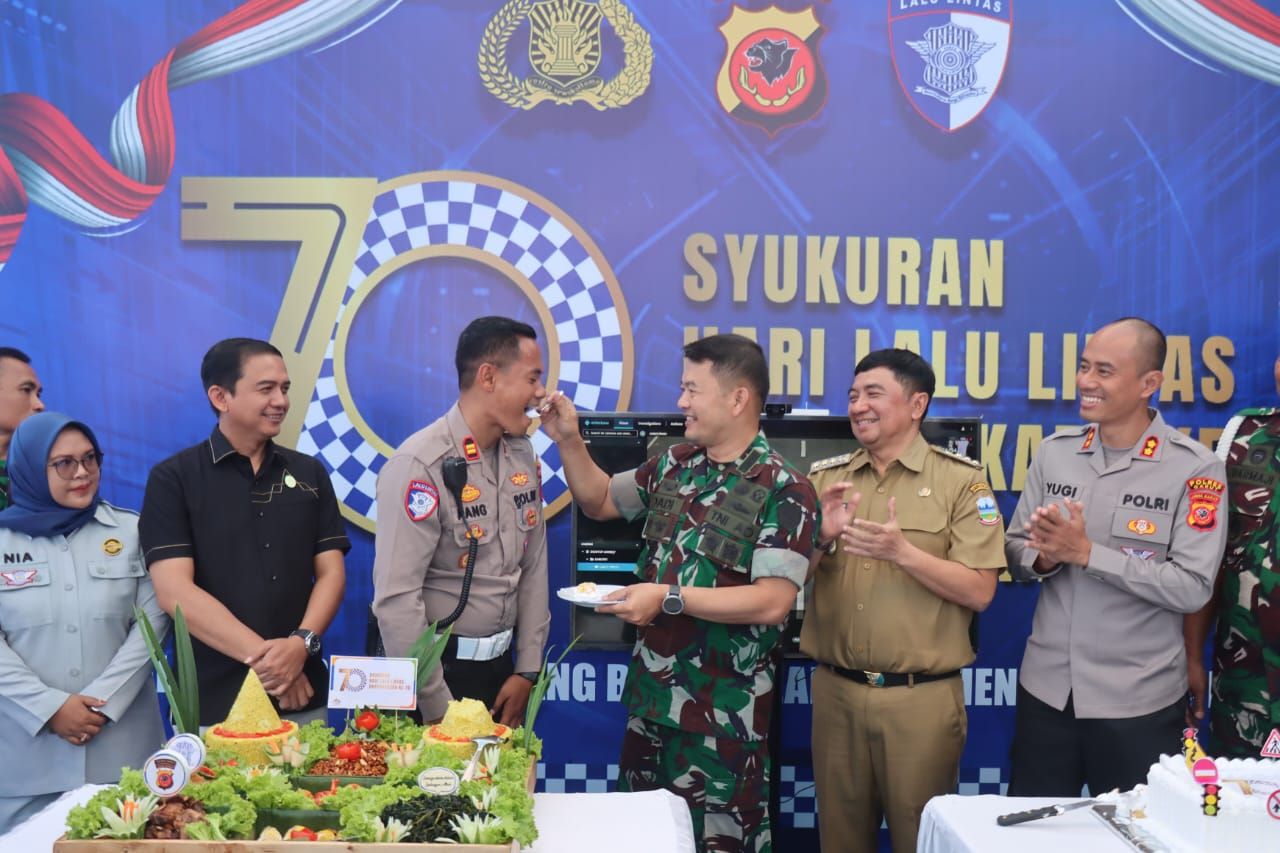 Potong Tumpeng di Groundbreaking ETLE Garut (b).jpg