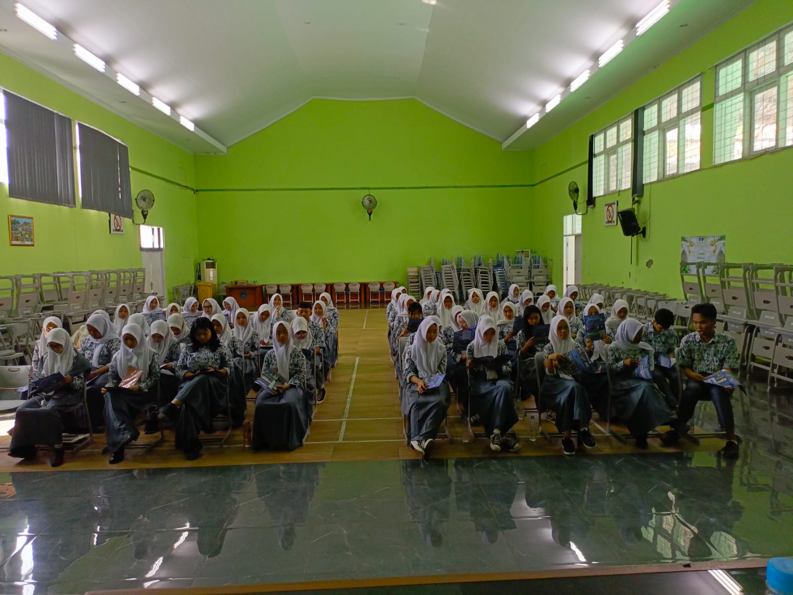 SMKN 1 Garut dan UTB (1).jpg SMKN 1 Garut dan UTB (1).jpg