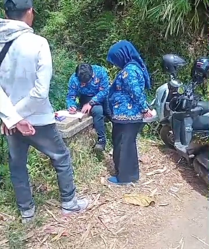Tebing sungai longsor (1).jpg