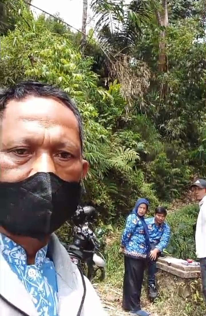 Tebing sungai longsor (2).jpg