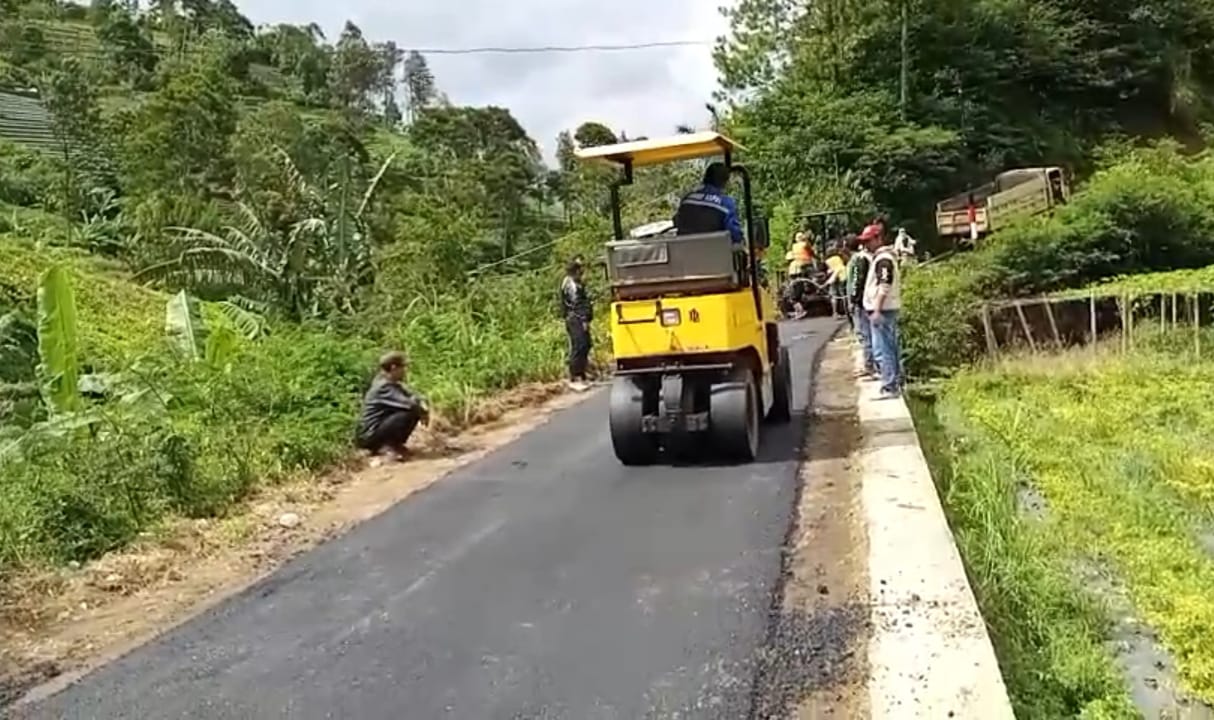 Warga Sembelih 2 ekor Kambing, Jalan Kabupaten Menuju Cigadog Dihotmix (1).jpg