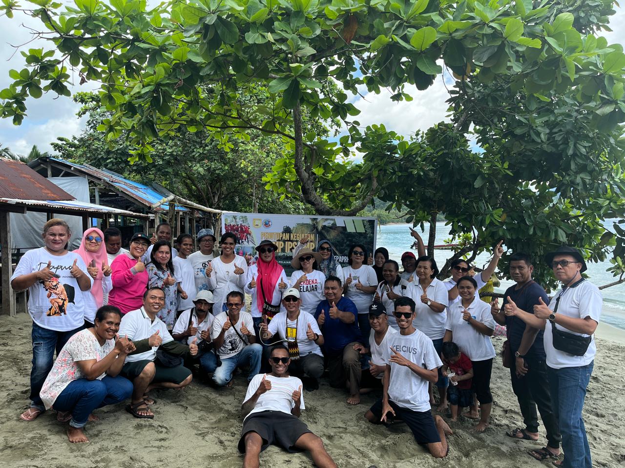 Serah Terima Kepengurusan MGMP IPS Kota Jayapura: Mengukir Kolaborasi, Menyatu dengan Alam