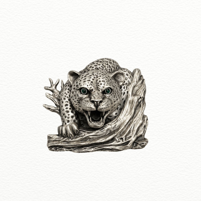 Silver Antique Silver Prowling Leopard Brooch Pin - Emerald-Eyed Wildlife Statement Lapel Pin - Sac60181