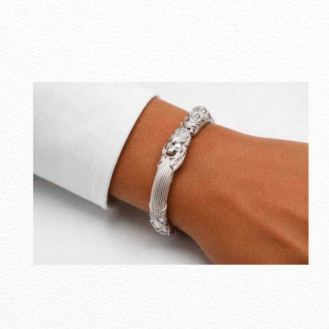 Silver Majestic Lion Face Silver Kada - Fluted & Diamond-Textured Statement Bracelet - ABR62357 detail view