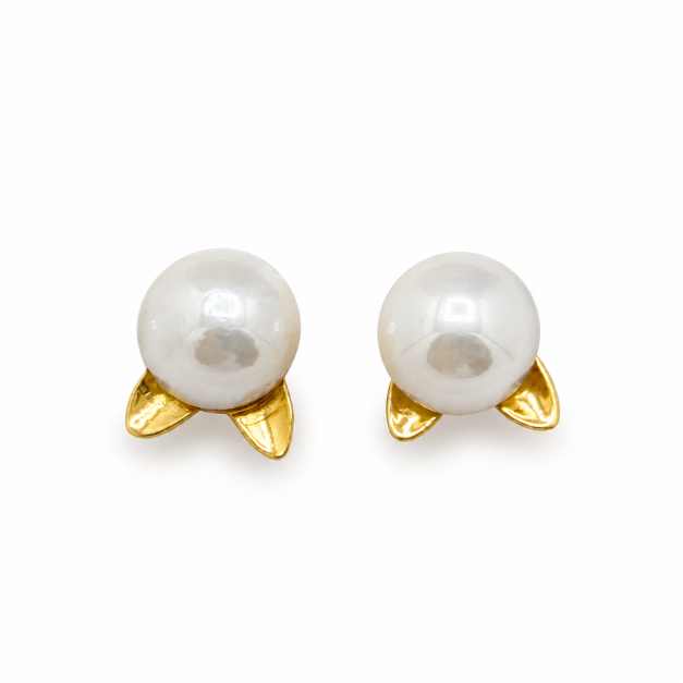 Silver Round White Bead Gold-Tone Floral Stud Earrings - STOP10947 close-up view