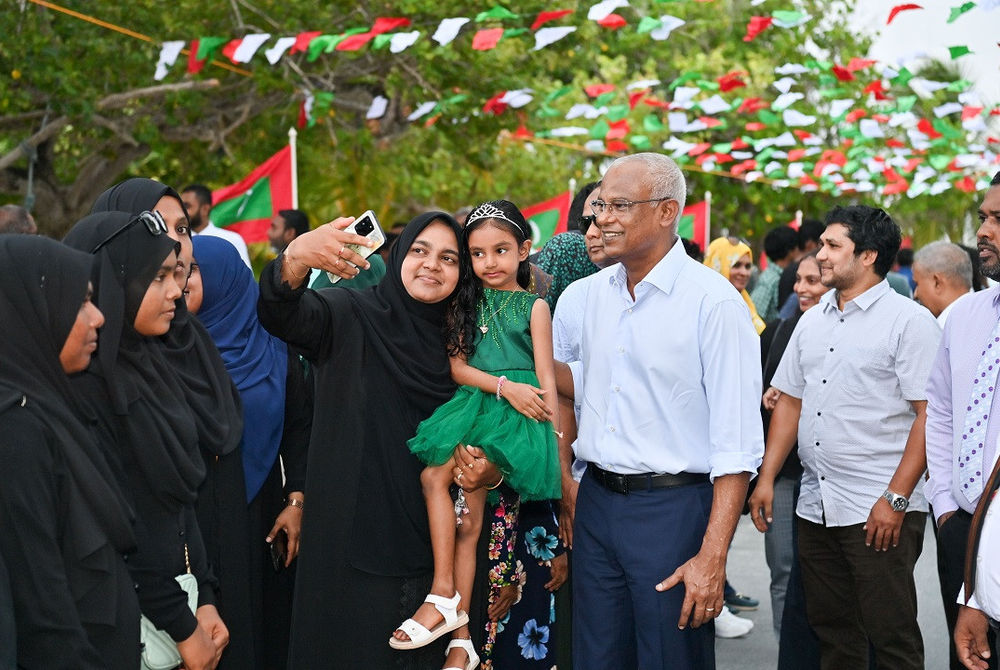 ފުނަދޫ ސްކޫލަށް 50 އަހަރު ފުރުމުގެ މުނާސަބަތުގައި ބޭއްވި ހަފްލާގެ ތެރެއިން