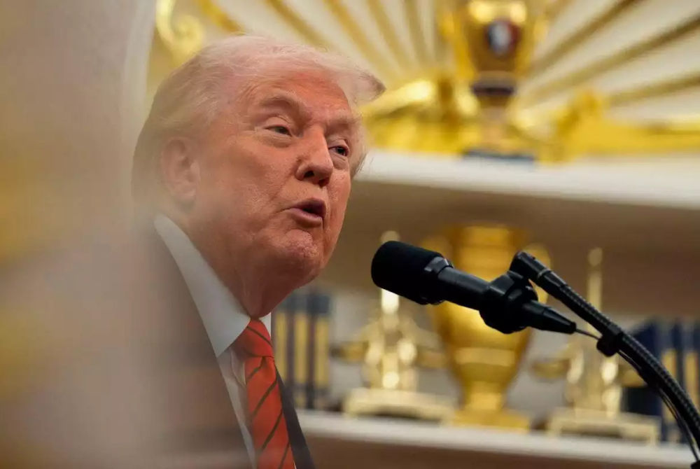 އެމެރިކާގެ ރައީސް ޑޮނަލްޑް ޓްރަމްޕް