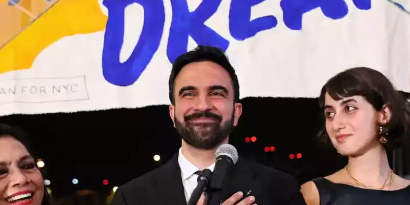 އިންތިޚާބުގެ ކާމިޔާބު ފާހަގަ ކުރުމަށް ބޭއްވި އެއްވުމުގައި (ވ-ކ) މިރާ ނައިރް، ޒޮހްރާން މަމްދާނީ ރާމާ ދުވާޖީ އަދި މަހްމޫދު މަމްދާނީ