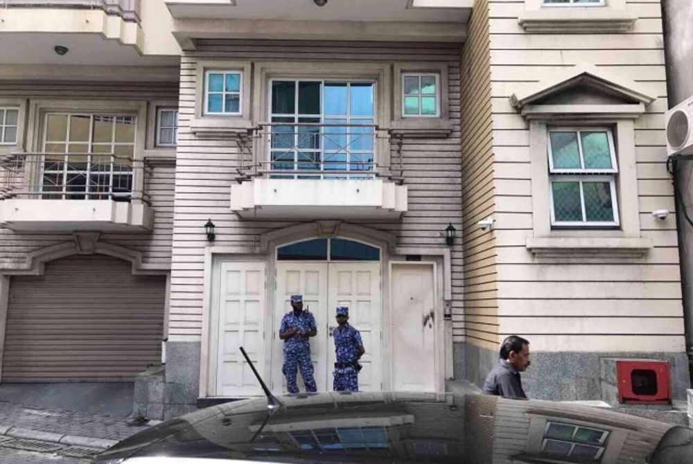 ފާރިސް ދިިރިއުޅުއްވާ ގެކޮޅު ކަމަށްވާ މ. ސްނޯ ރޯސް