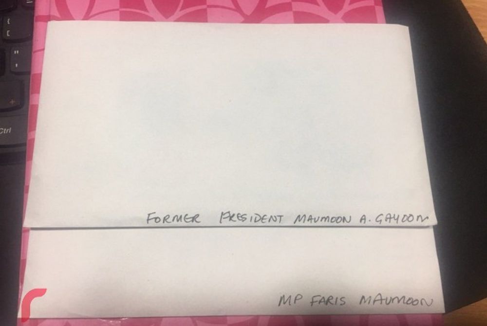 Former President Maumoon A. Gayoom and MP Faris Maumoon donates to Raajje TV's Rohingya Fund