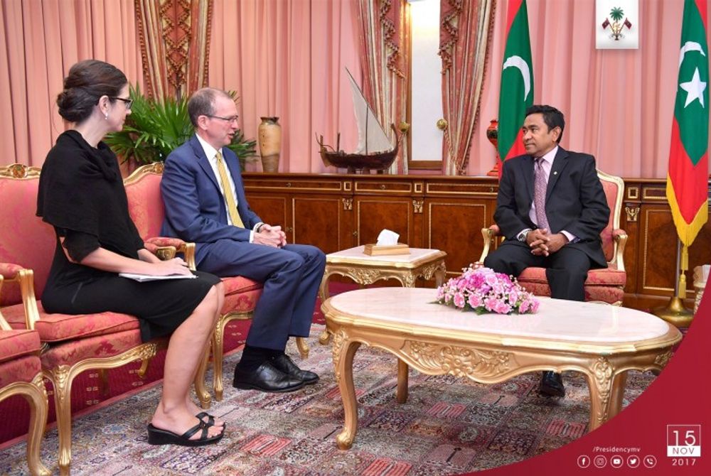 Canadian ambassador David McKinnon (c)