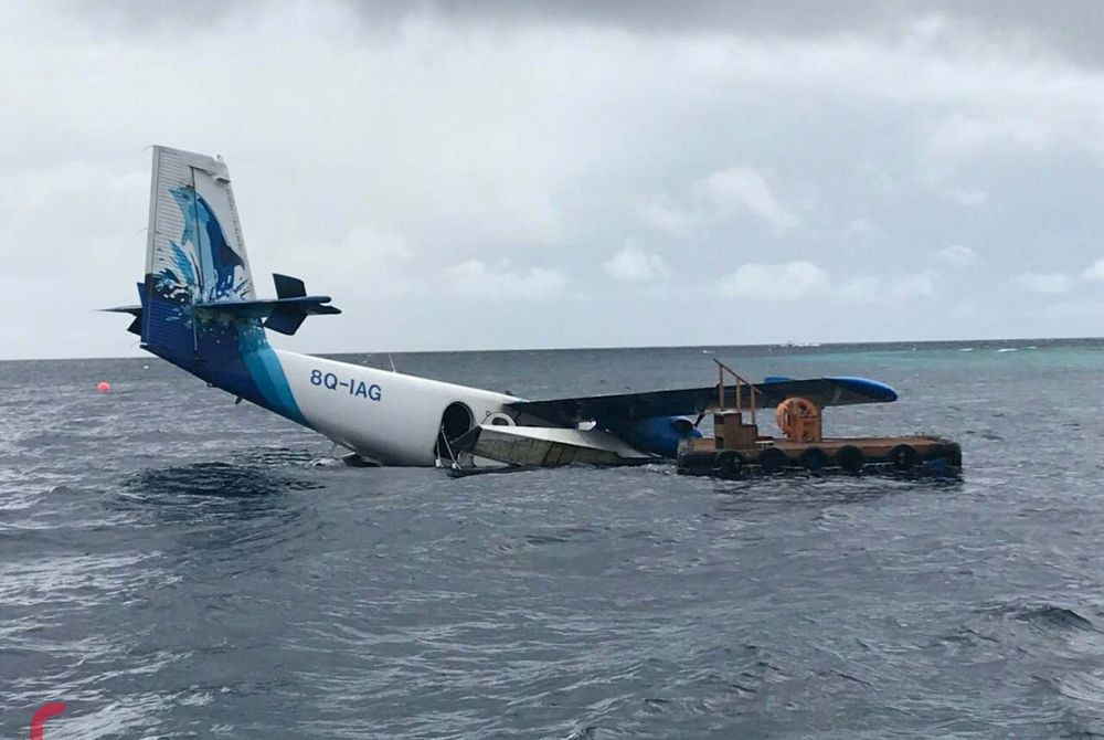 މޯލްޑިވިއަންގެ ކަނޑަށް ޖައްސާ މަތިންދާބޯޓެއްގެ ކުރީކޮޅު މޫދު އަޑީގައި