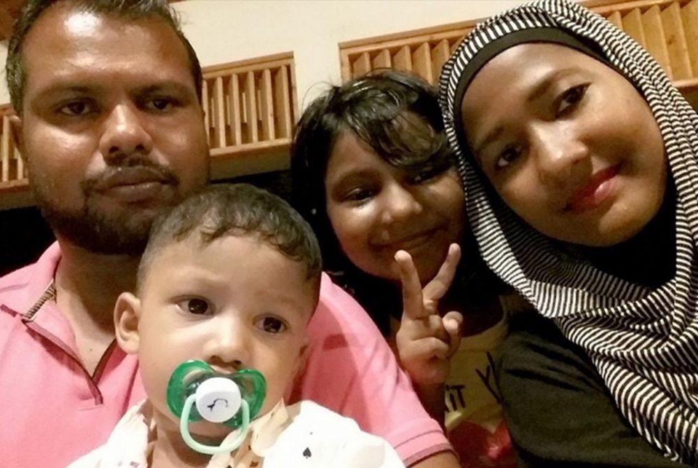 ބަރިއްޔާ އޭނާގެ އާއިލާ އާއި އެކު، އެދެނީ ދީލަތި އެހީތެރިކަމަށް