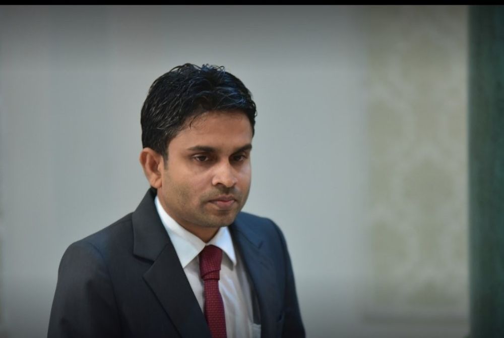 ފާރިސްގެ މުއްދަތުގެ މަޖިލީހުގައި މައްސަލަ ބައްލަވާ ގާޒީ ހުސެއިން ޝަހީދު